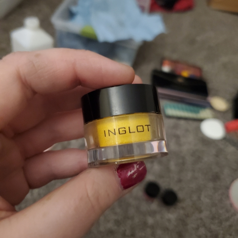 Inglot eyeshadow pigment